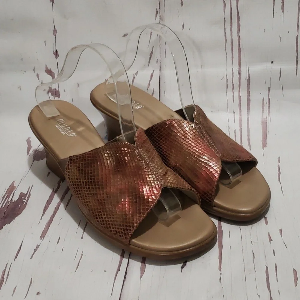 Munro 12 red/orange snake print mules open toe wedges sandals